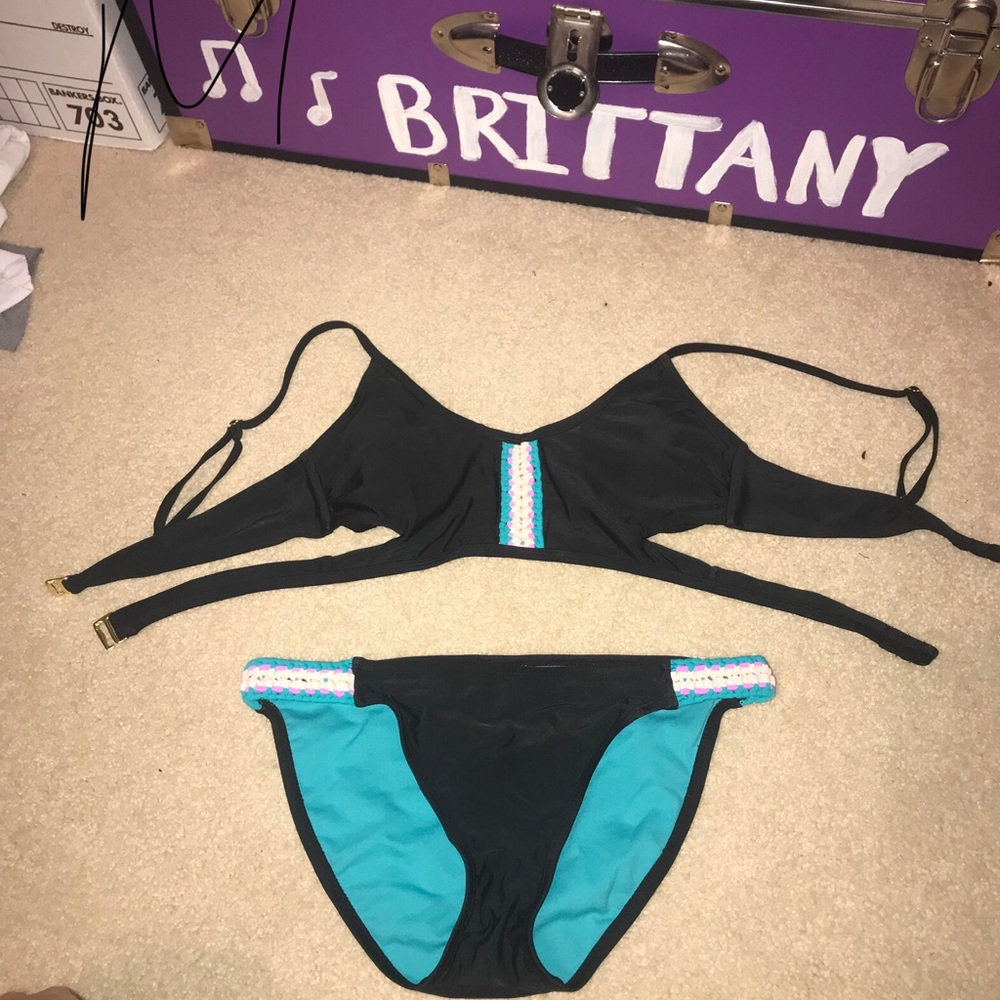 Black bikini